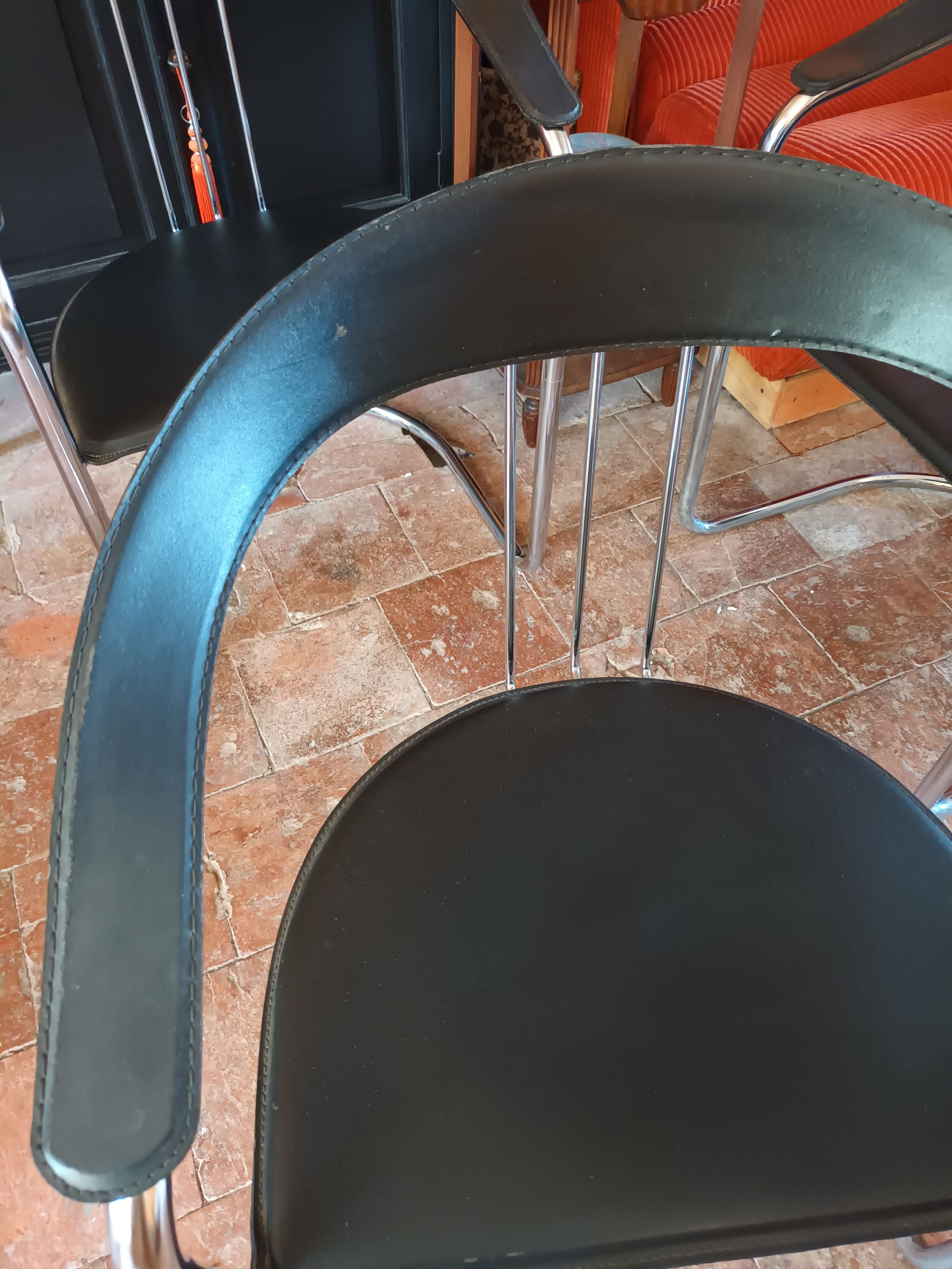 Quatre chaises avec accoudoirs style Arrben