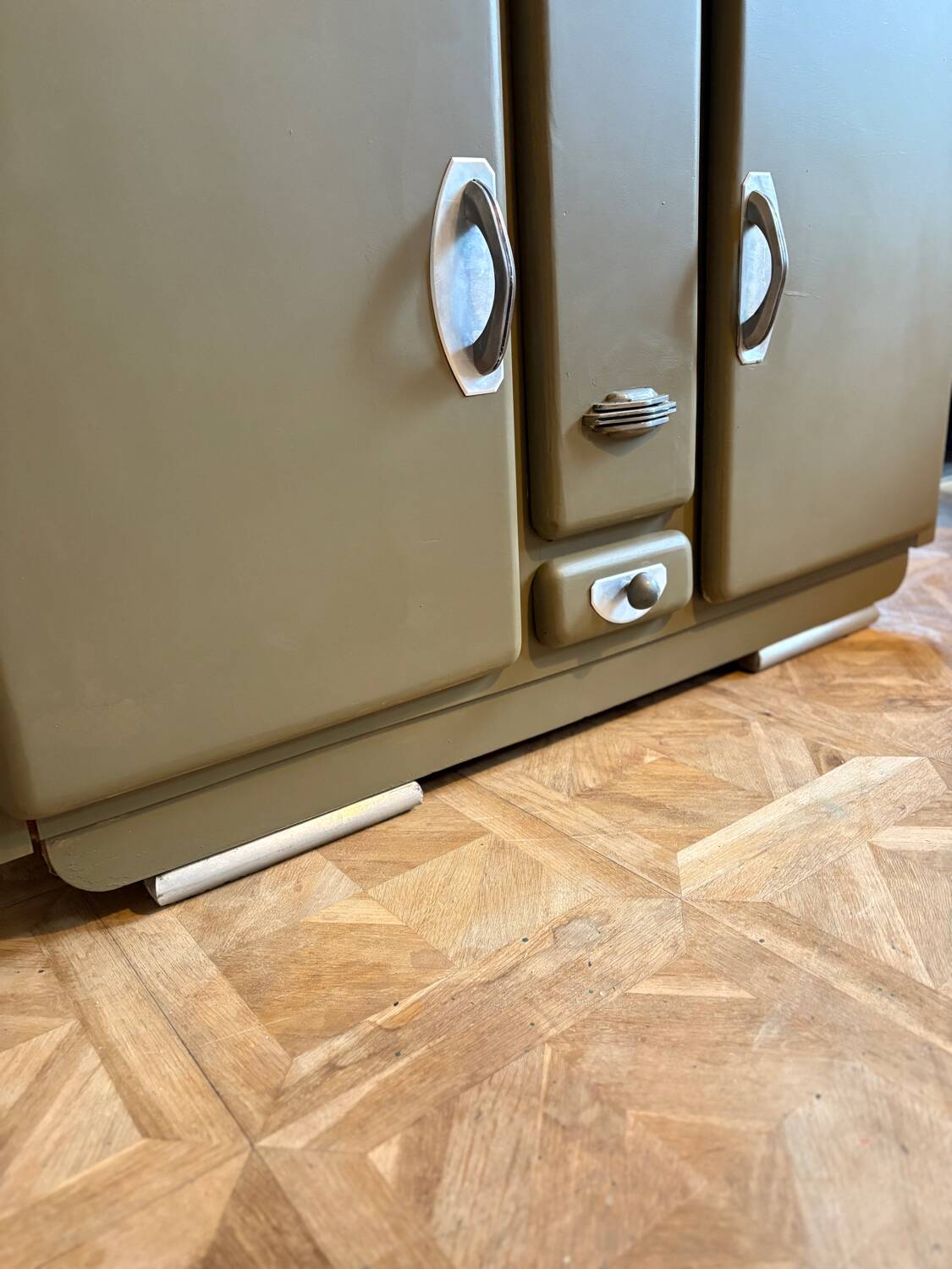 Mado green foliage sideboard