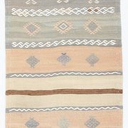 Tapis coureur vintage en kilim rayé vert clair, 63x180 cm