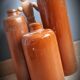 Combinaison de bouteilles en grès vintage