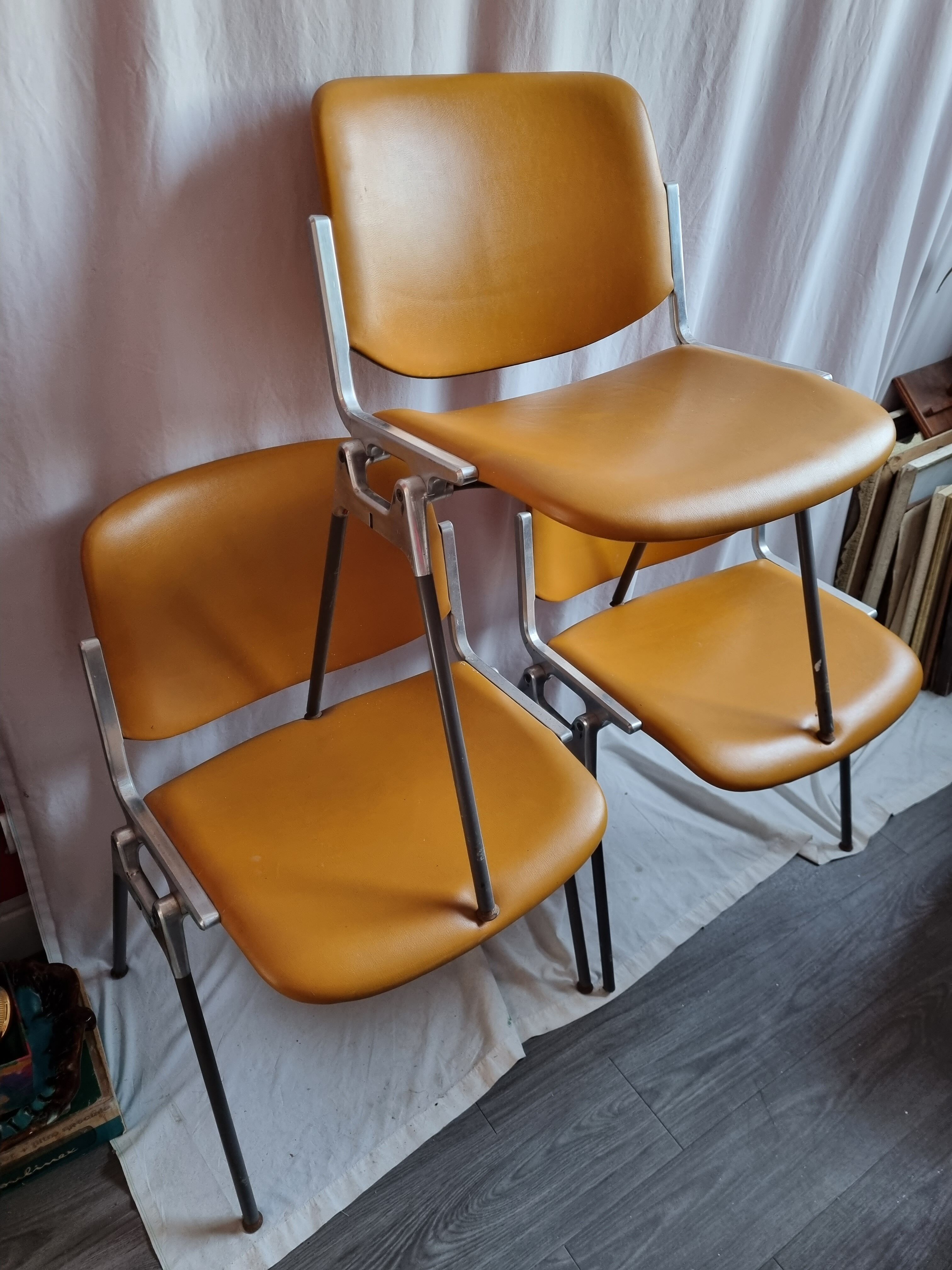 Chaises cuir DSC106 de G Piretti éditions Castelli de 1970