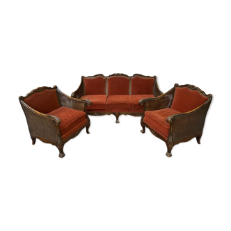 Baroque living room in burgundy velvet and wood
