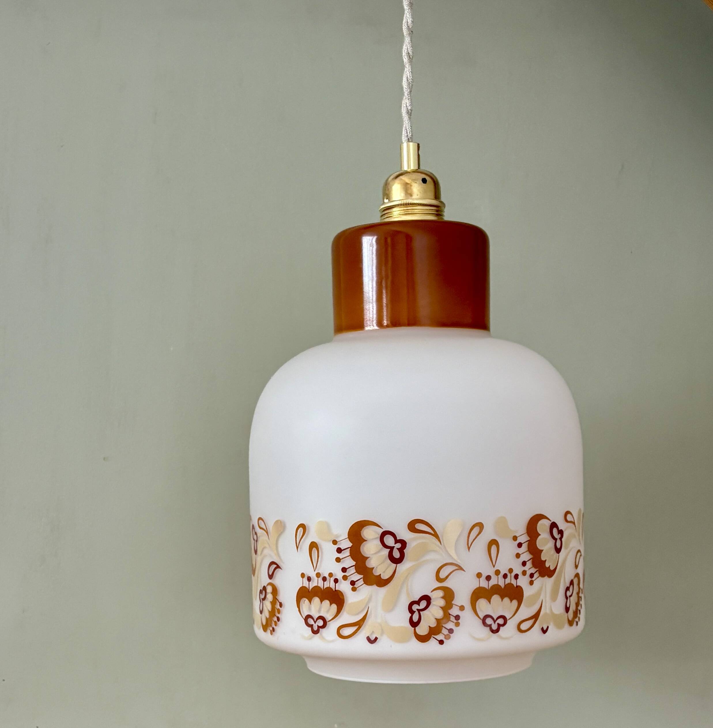 Suspension globe vintage années 70 en opaline
