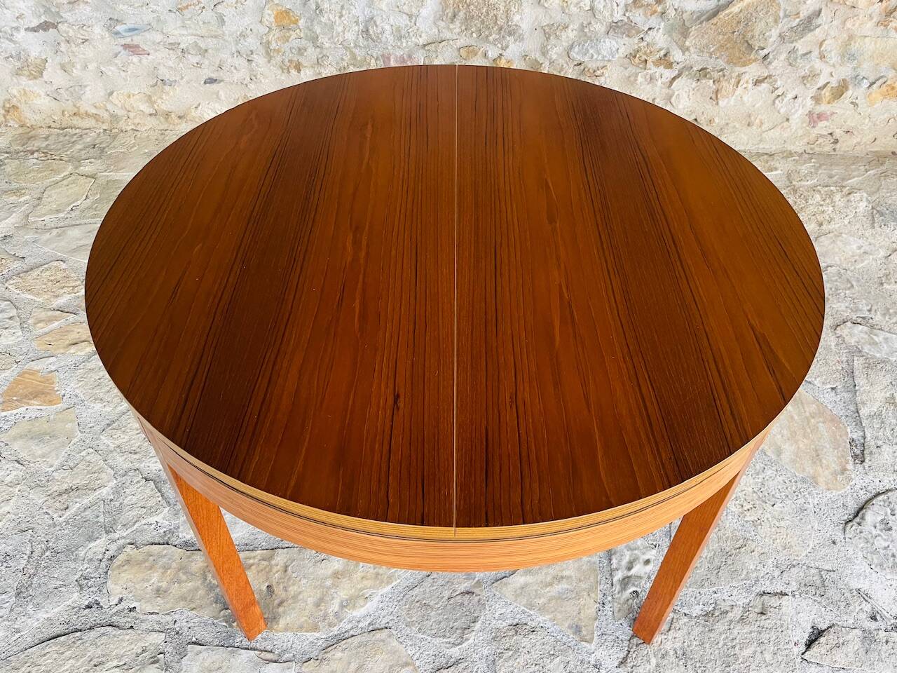 Extendable dining table in teak, butterfly extension by Van Pelt circa 1960.