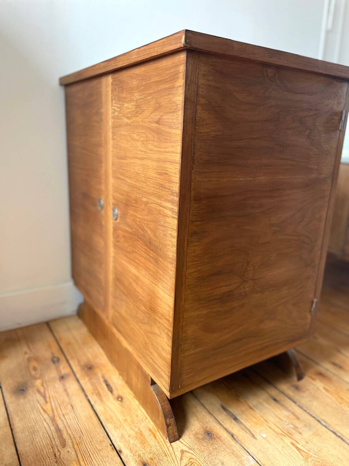 Art deco bar furniture