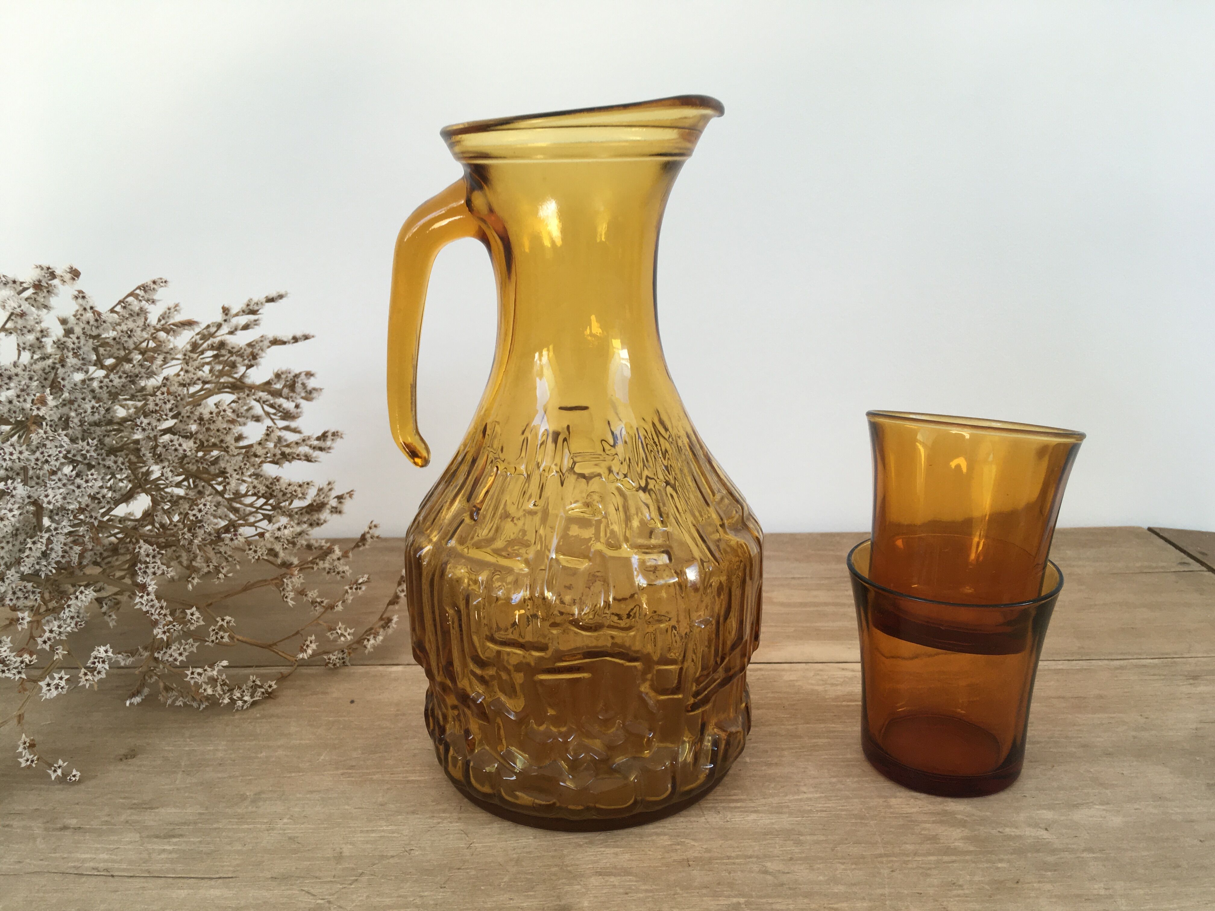 Carafe en verre ambré