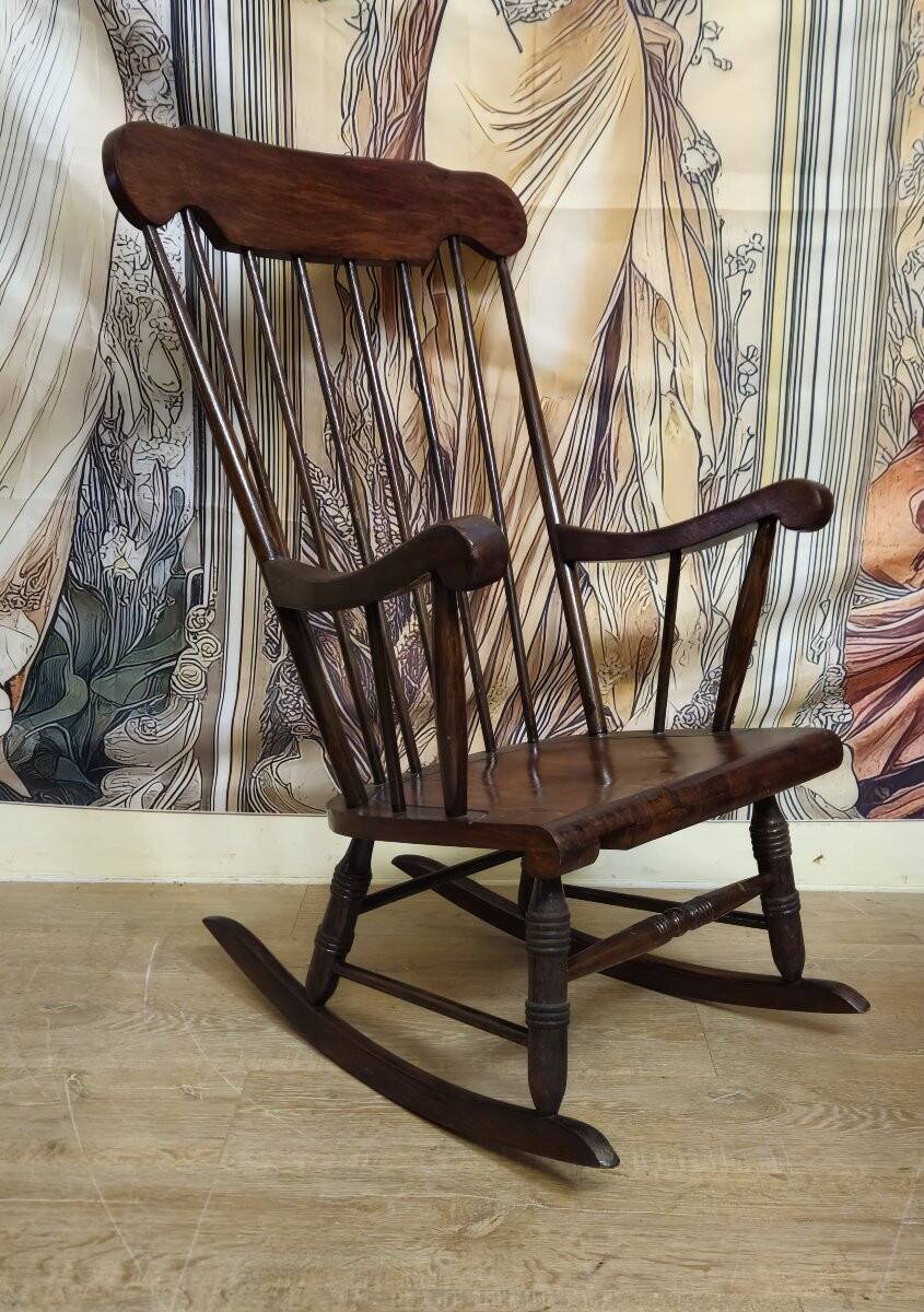 Antique wooden rocking chair – Windsor style – 20th century