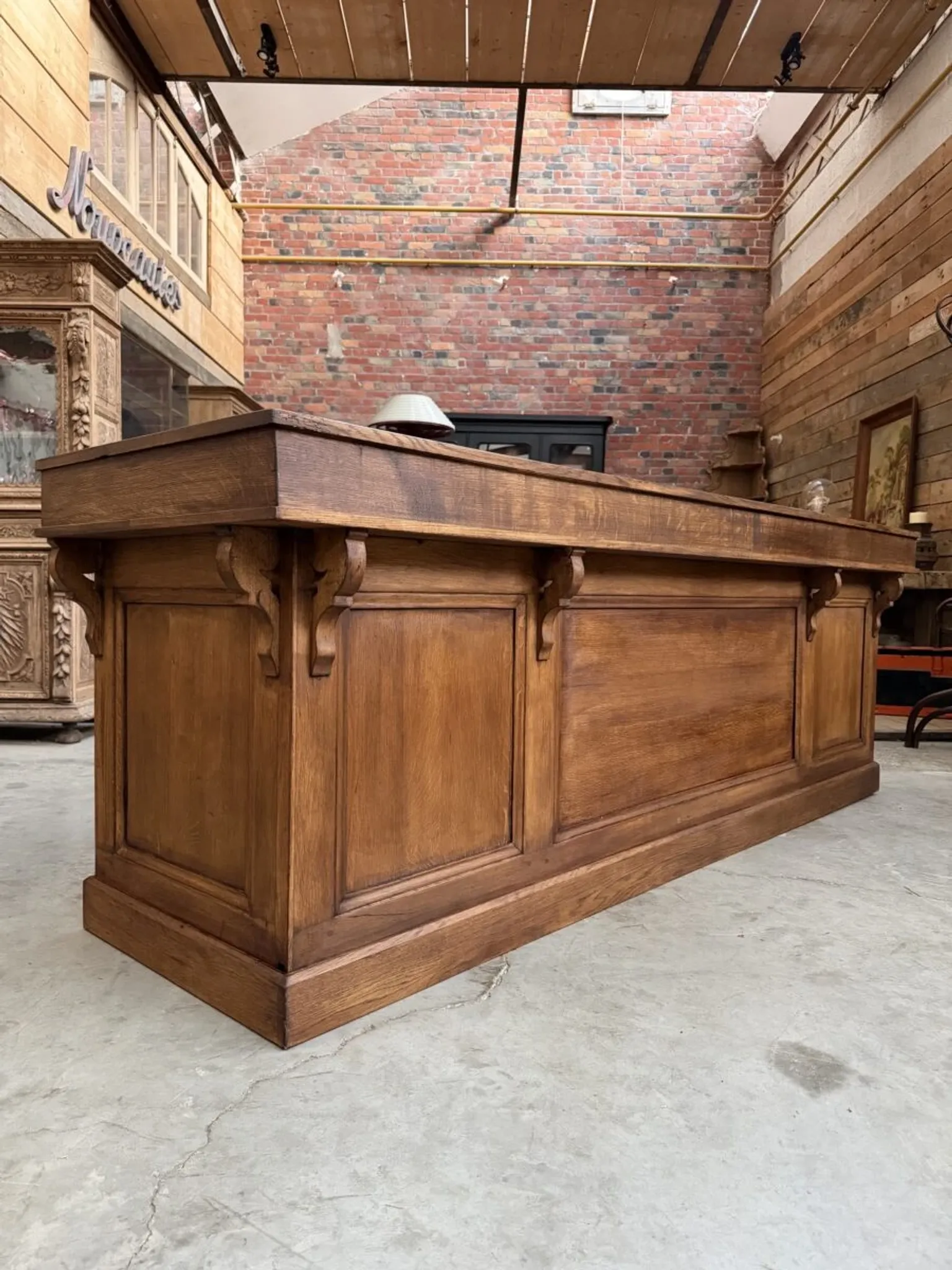 Oak counter from the early 20th century.