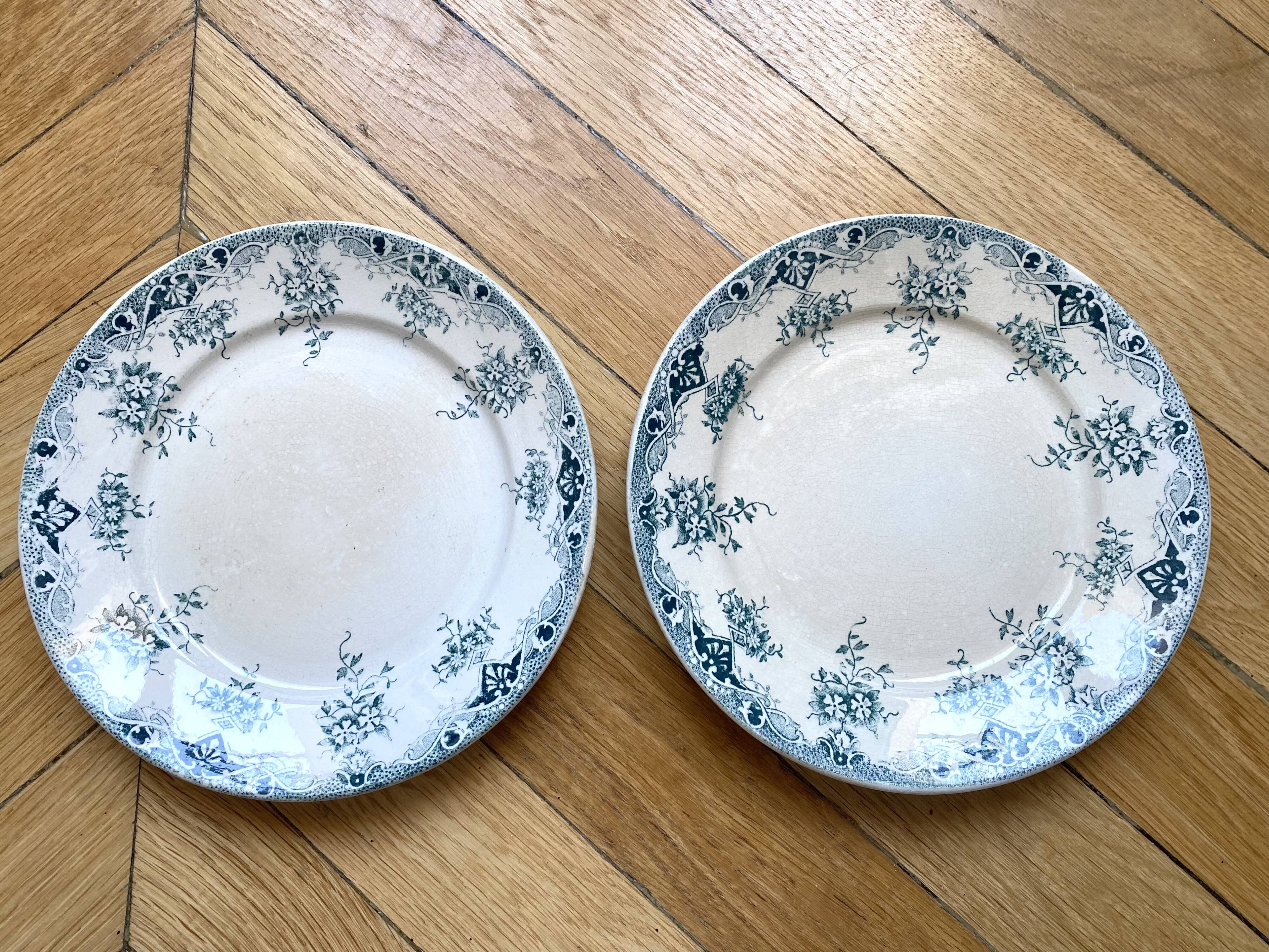 Lot 2 old porcelain plates of St Amand model Prima