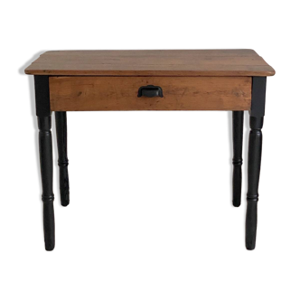 Small 19th-century children's desk in oak.