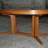 Baumann oval expandable table