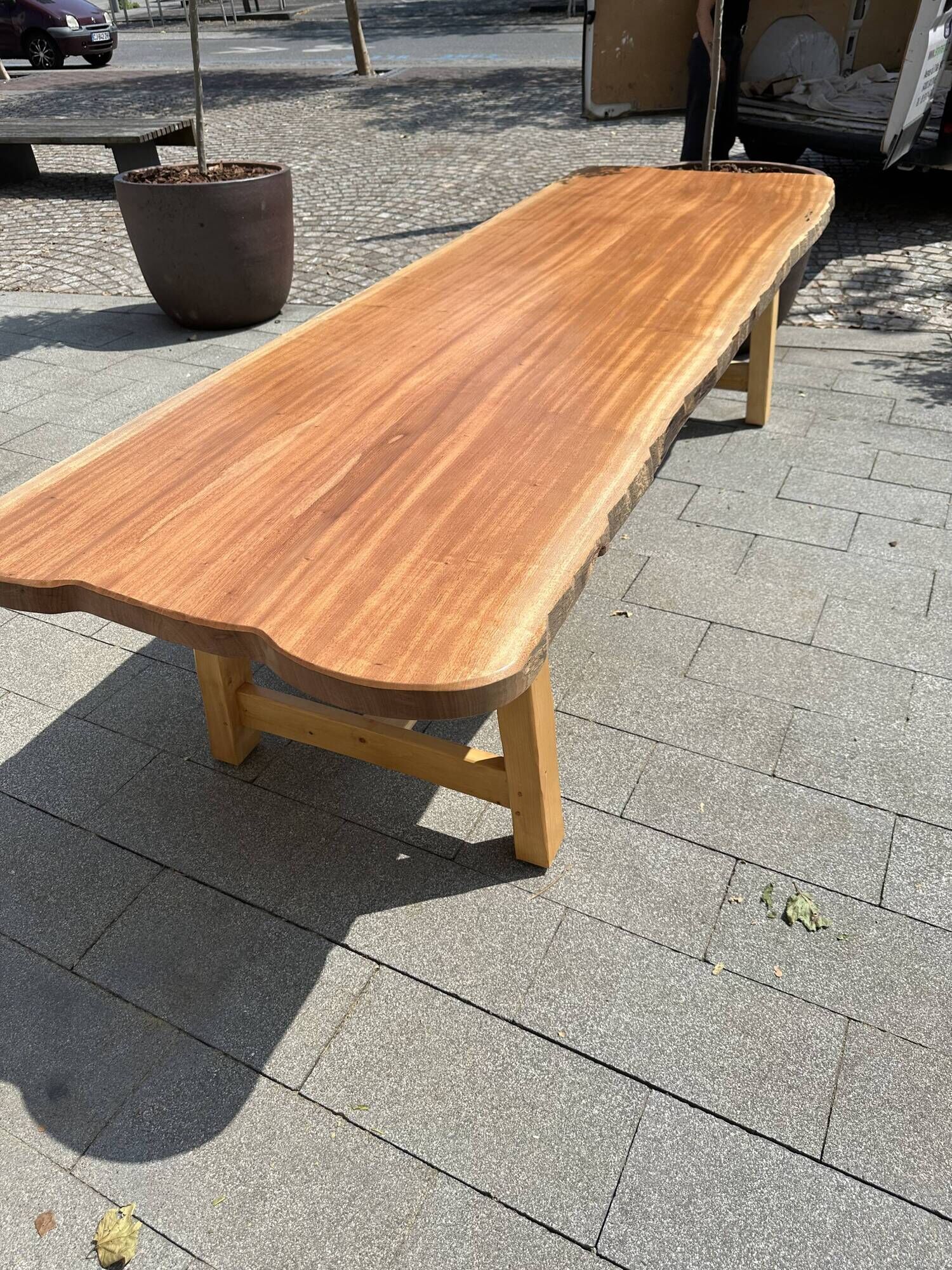Table d’exception en Sipo massif 3 mètres  Création unique d’ébéniste d'art
