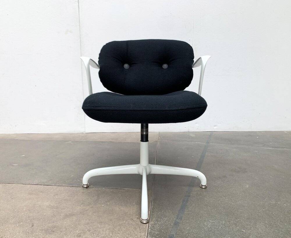 Space Age 2038 swivel armchair by Bruce Hannah & Andrew Morrison for Knoll International, 1970s.