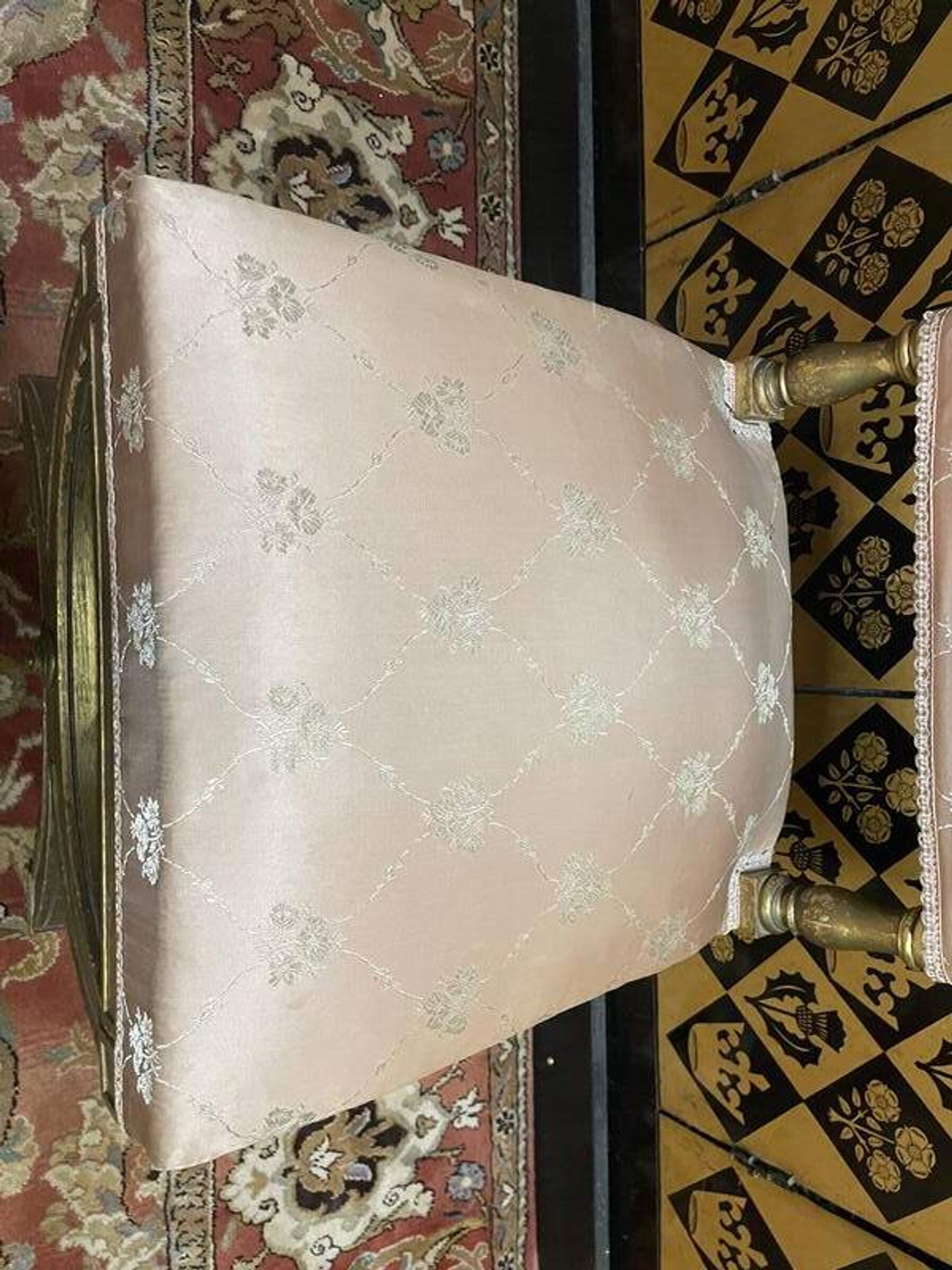 Chaise curule dorée