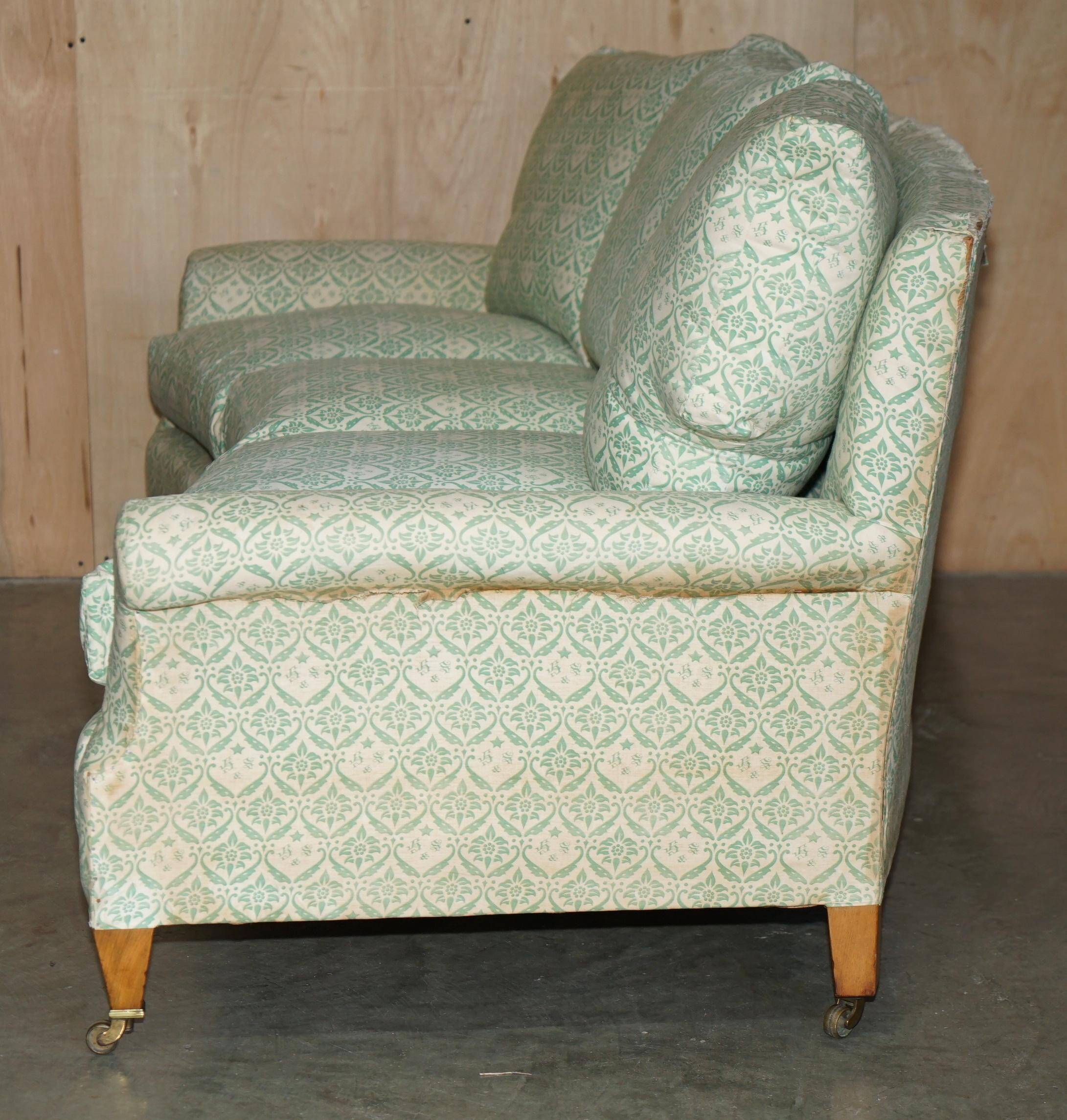 Canapé 1950's Howard & Son's Lenygon & Morant en tissu ticking courbé