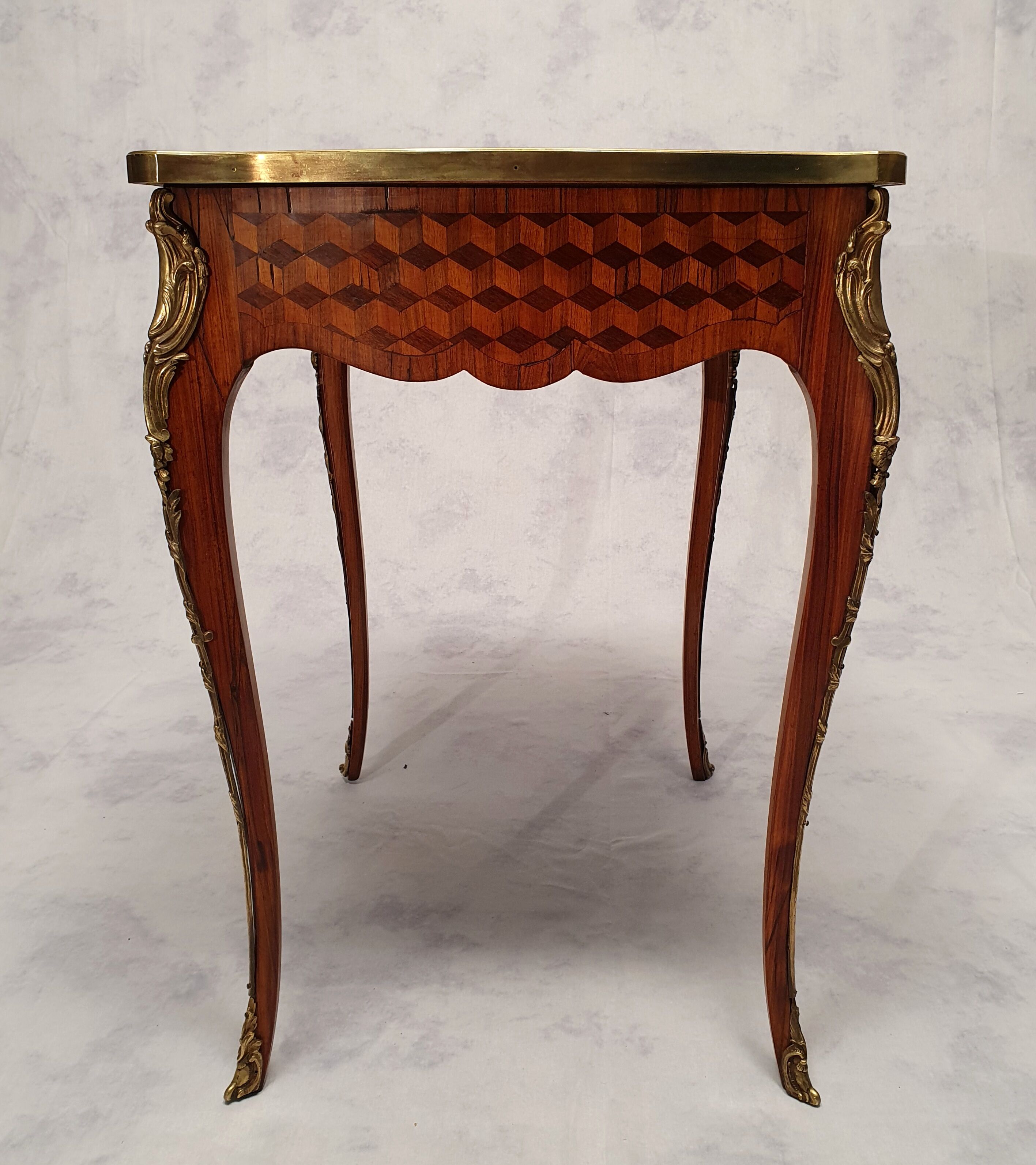 Louis XV Style Writing Table - Gouffé House - Cubes Marquetry - Bois De Rose - 20th