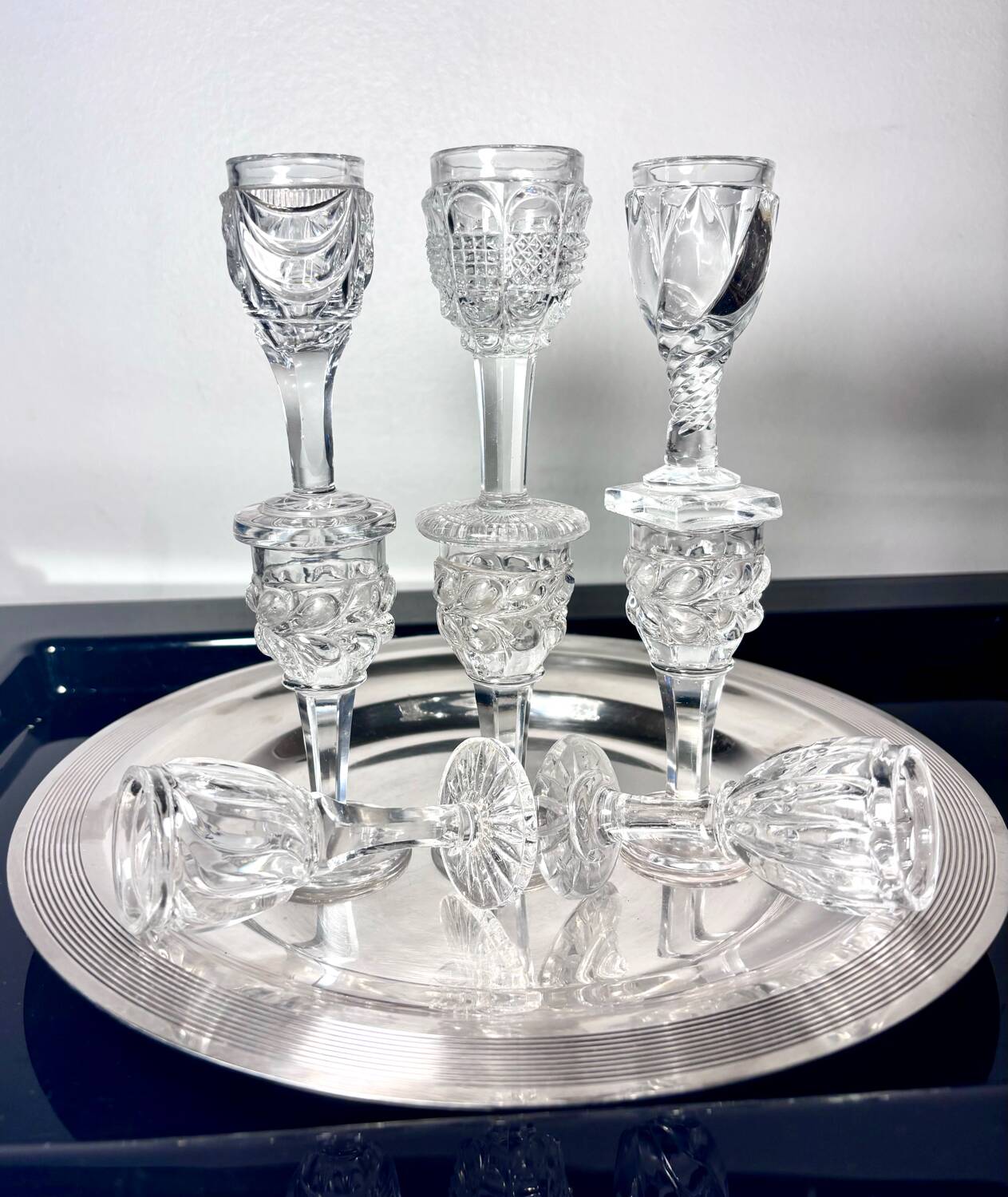 Cabaret set Baccarat 8 glasses and silver plated tray