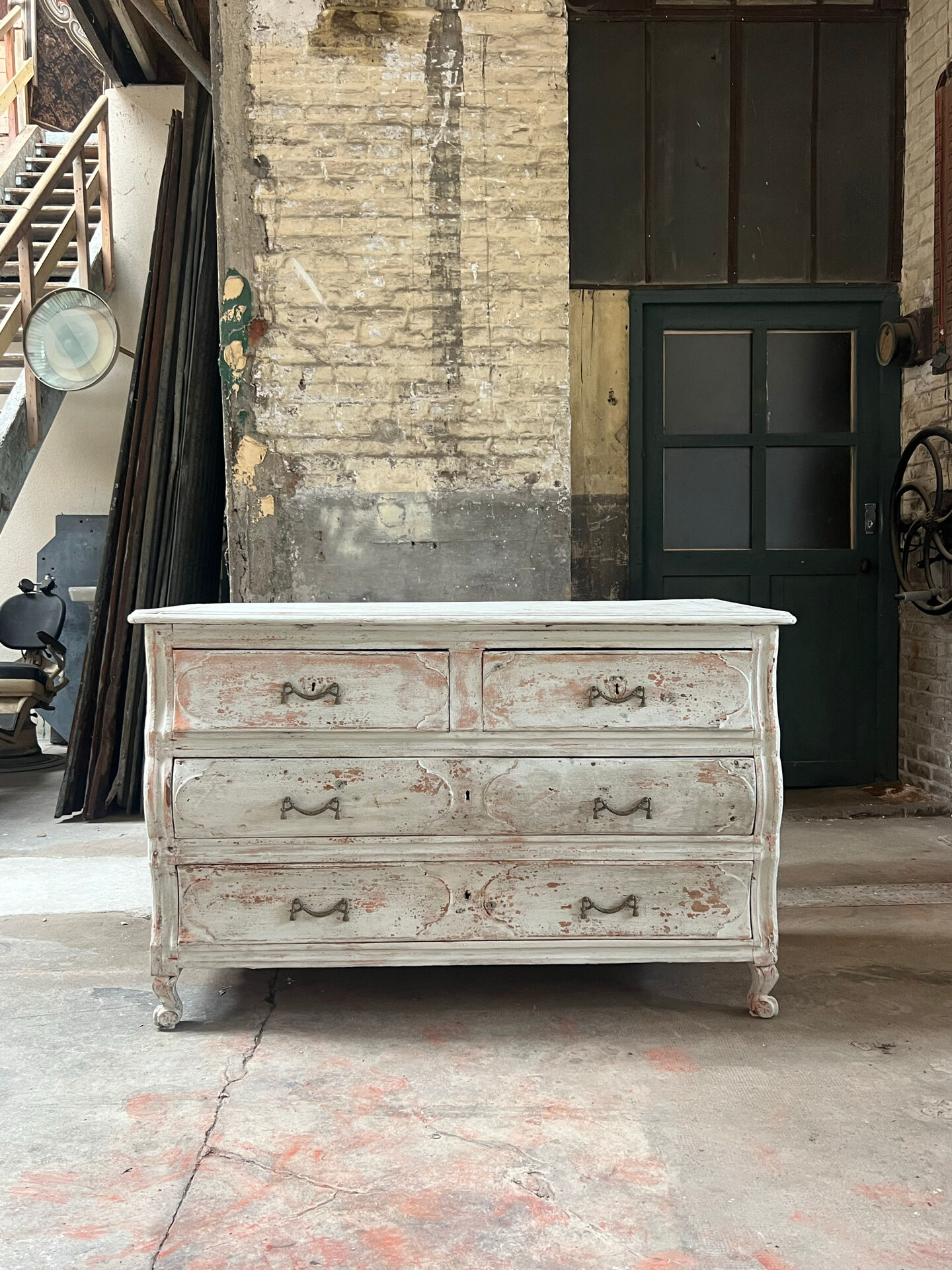 Curved commode from the 18th century