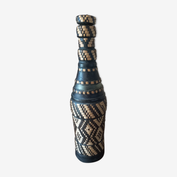 Bottle vase sheathing braided basketry and leather Ethnic Crafts