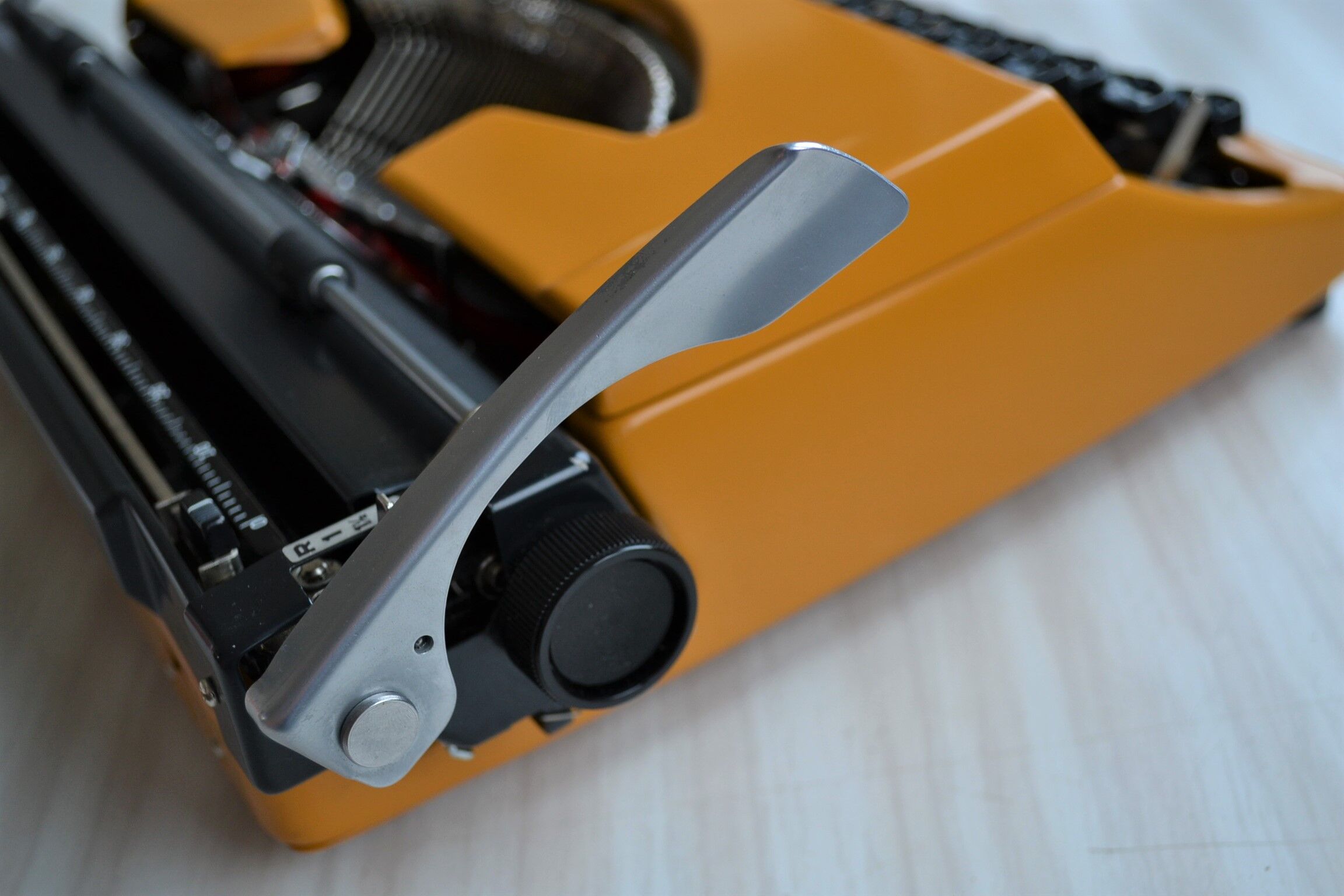 Brother deluxe 262tr orange mechanical typewriter
