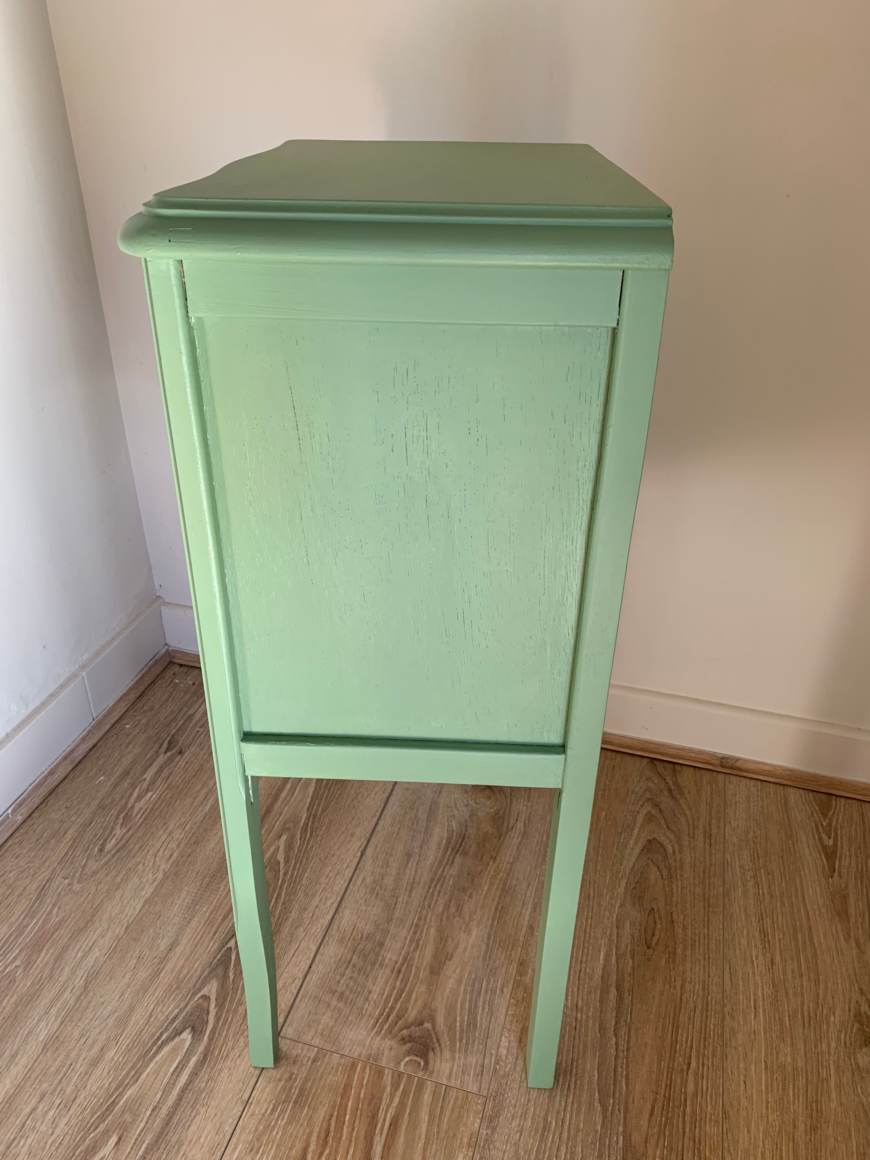 Green bedside