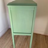 Green bedside