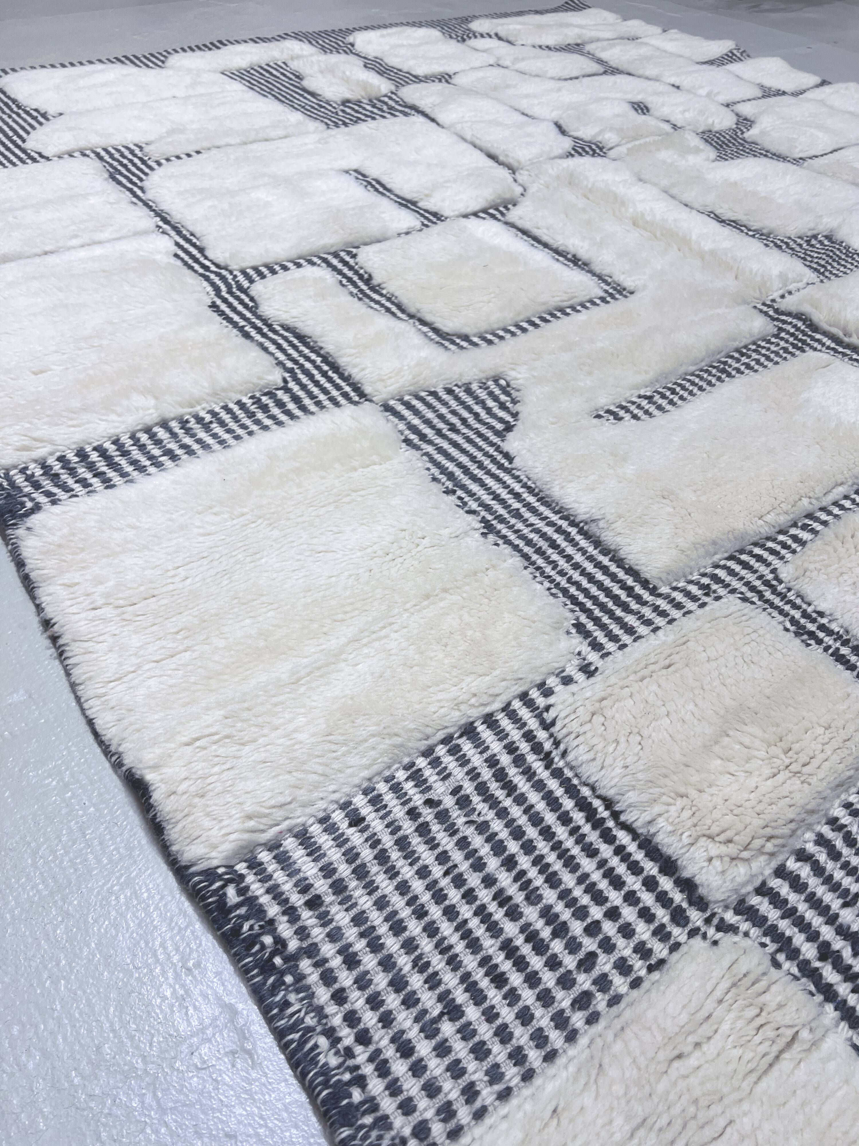 Moroccan Berber Beni Ouarain rug, ecru and black, 2.90x1.97m