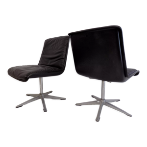 Paire de chaises modèle