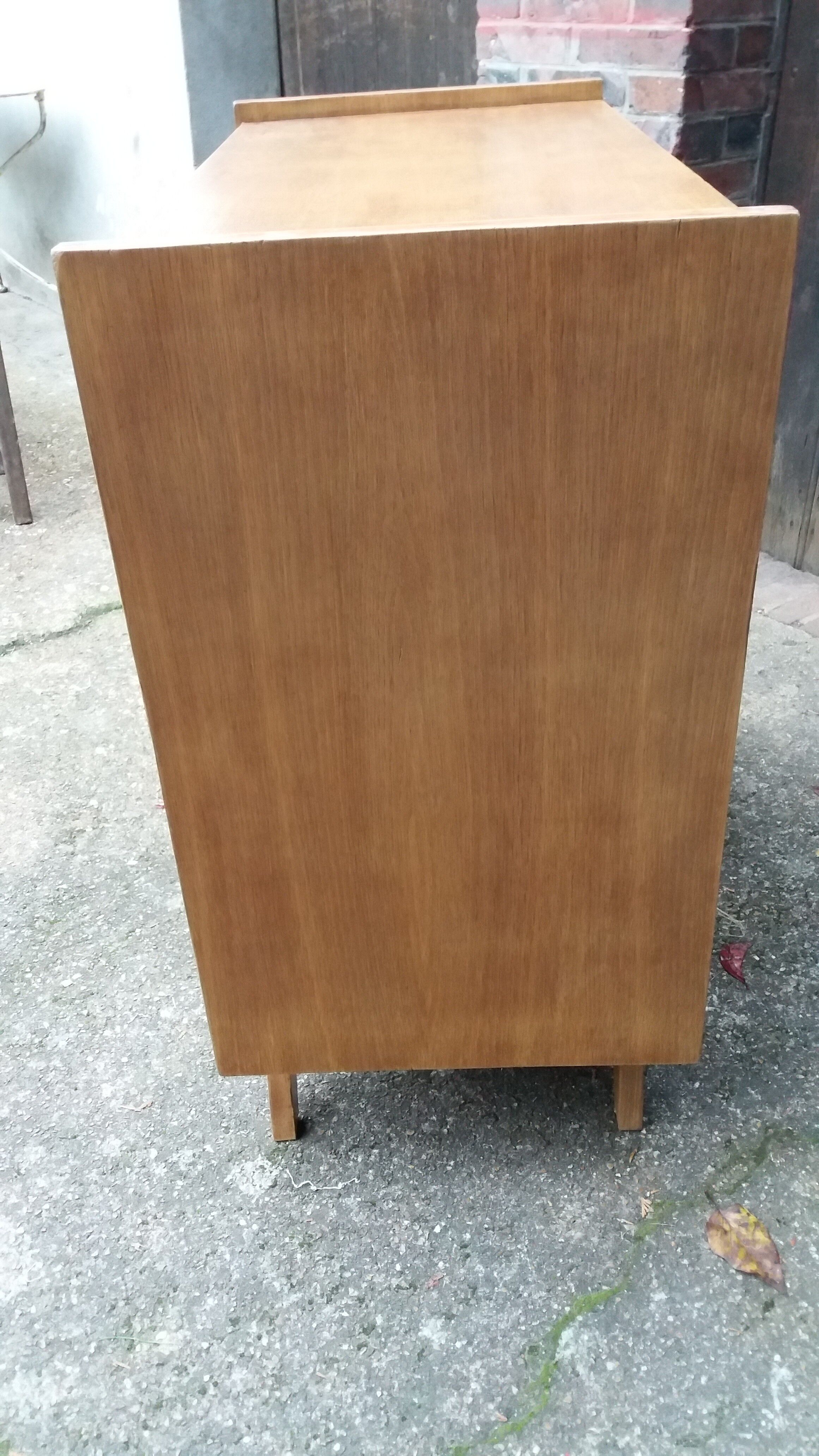 Chest of drawers compass feet