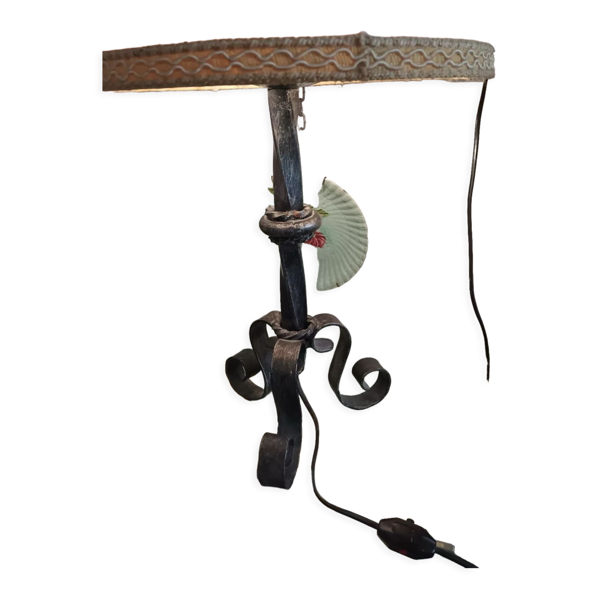 Wrought iron lamp to pose