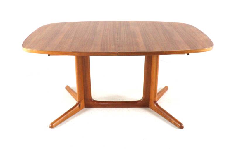 Large oval extendable dining table Gudme Danish design in teak - restored