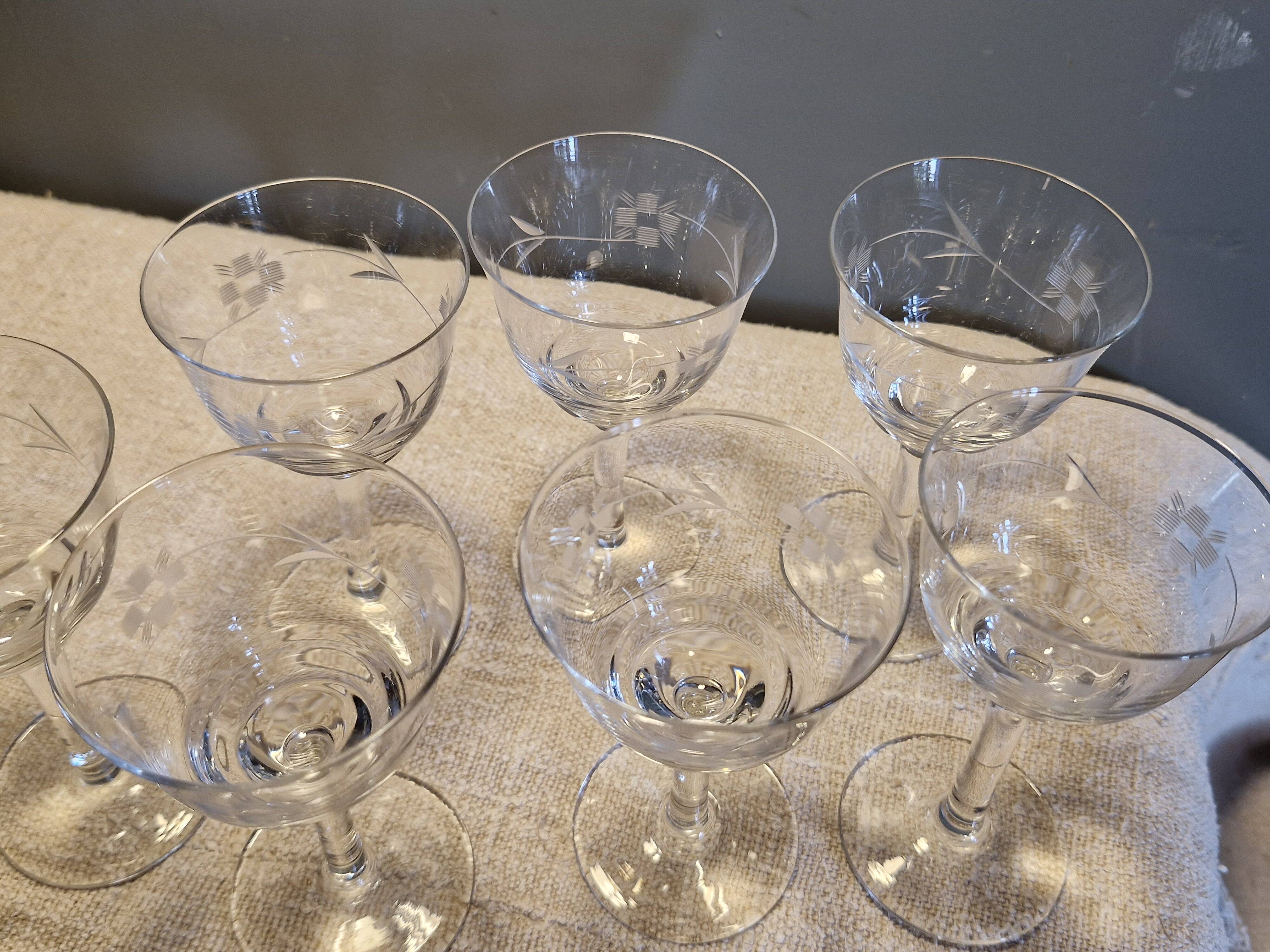 7 antique white wine/port glasses in crystal in excellent condition.