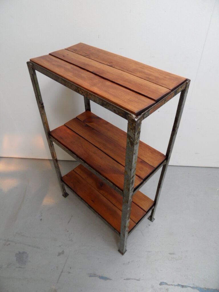 Table d’appoint métallique industrielle