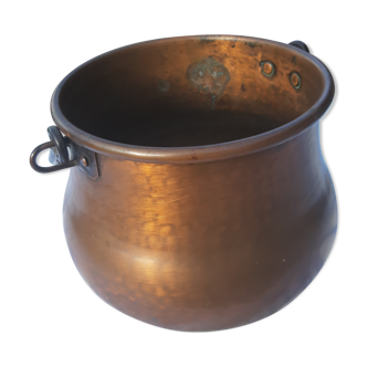 Copper cauldron on foot, French manufacturing