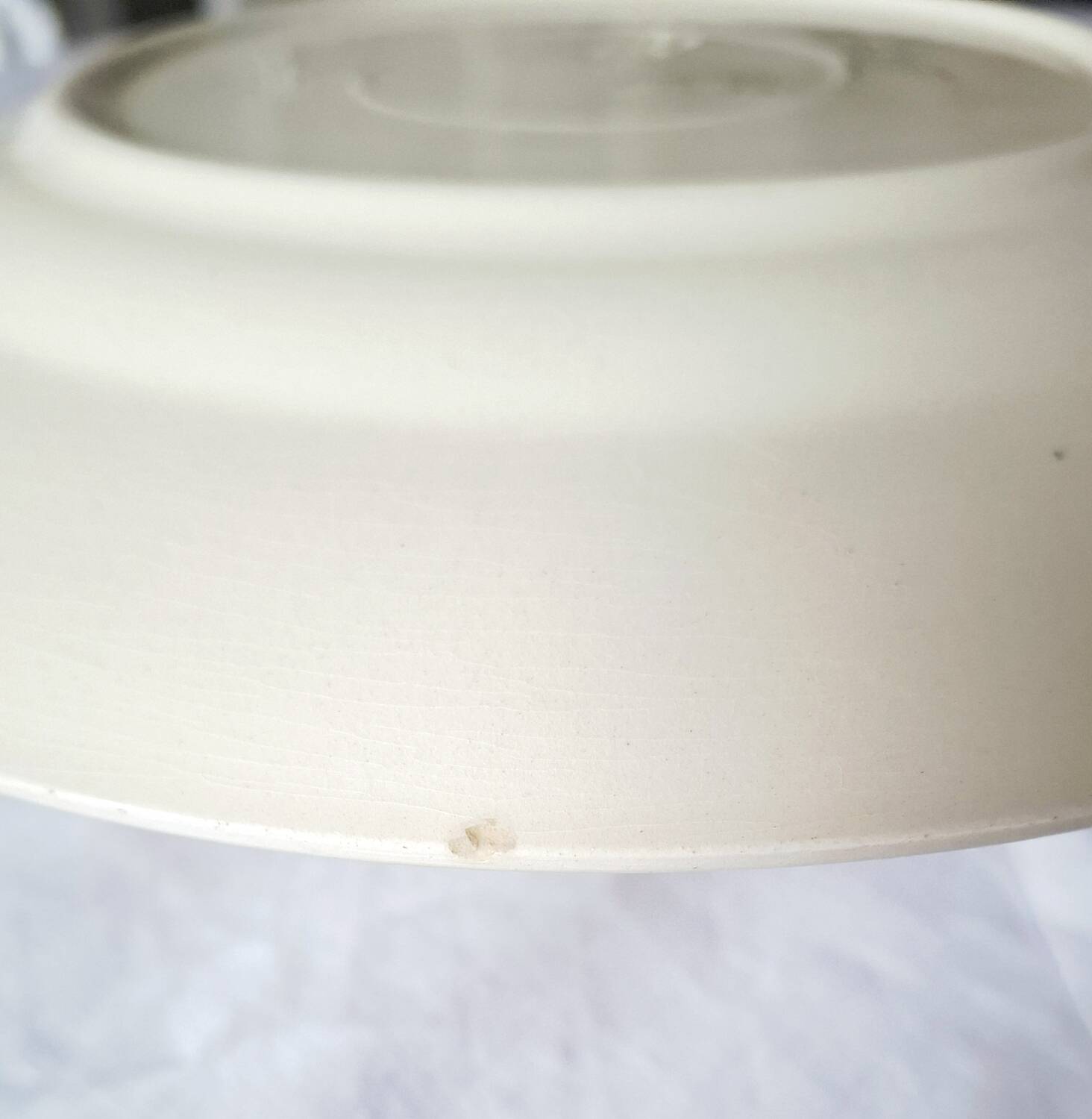 Assiettes plates anciennes dépareillées en faïence terre de fer