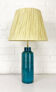 Lampe de table scandinave en grés cérame abat-jour raffia, Nymølle pottery, Danemark 1960s