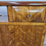 Art Decò bedside tables in blond walnut with drawer and shelf