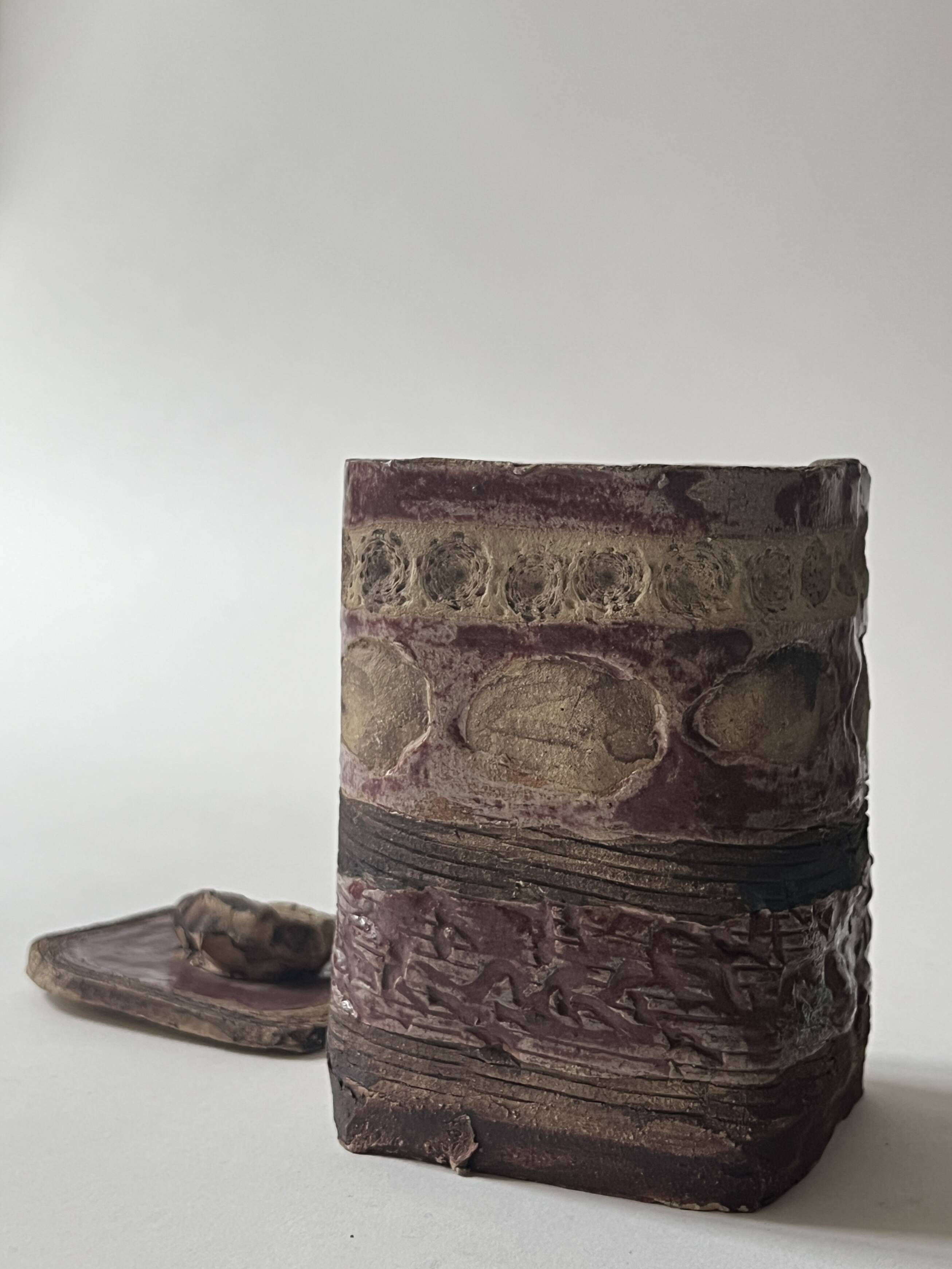 Vintage ceramic closed pocket emptier signed KS