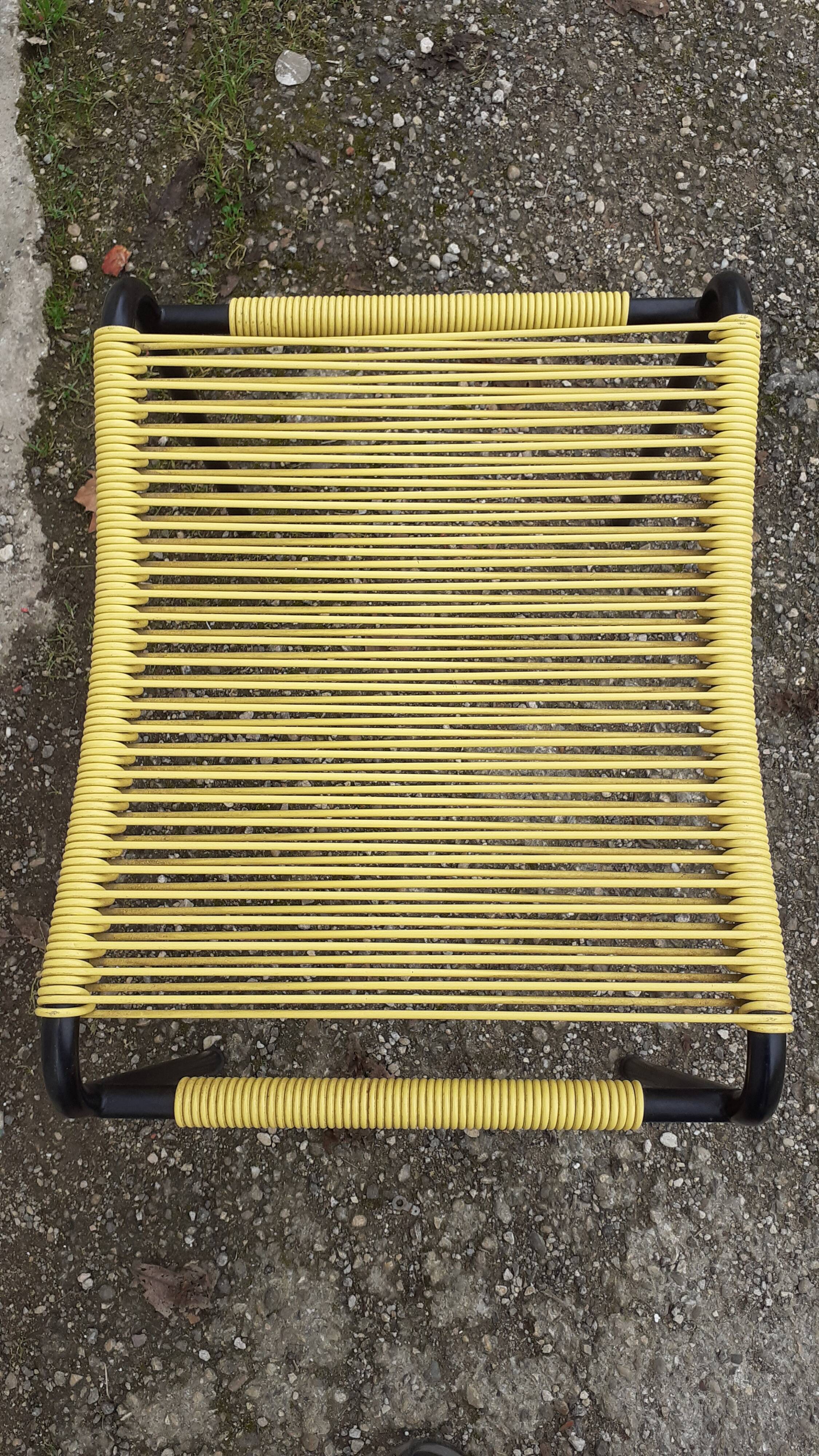 Scoubidou stool