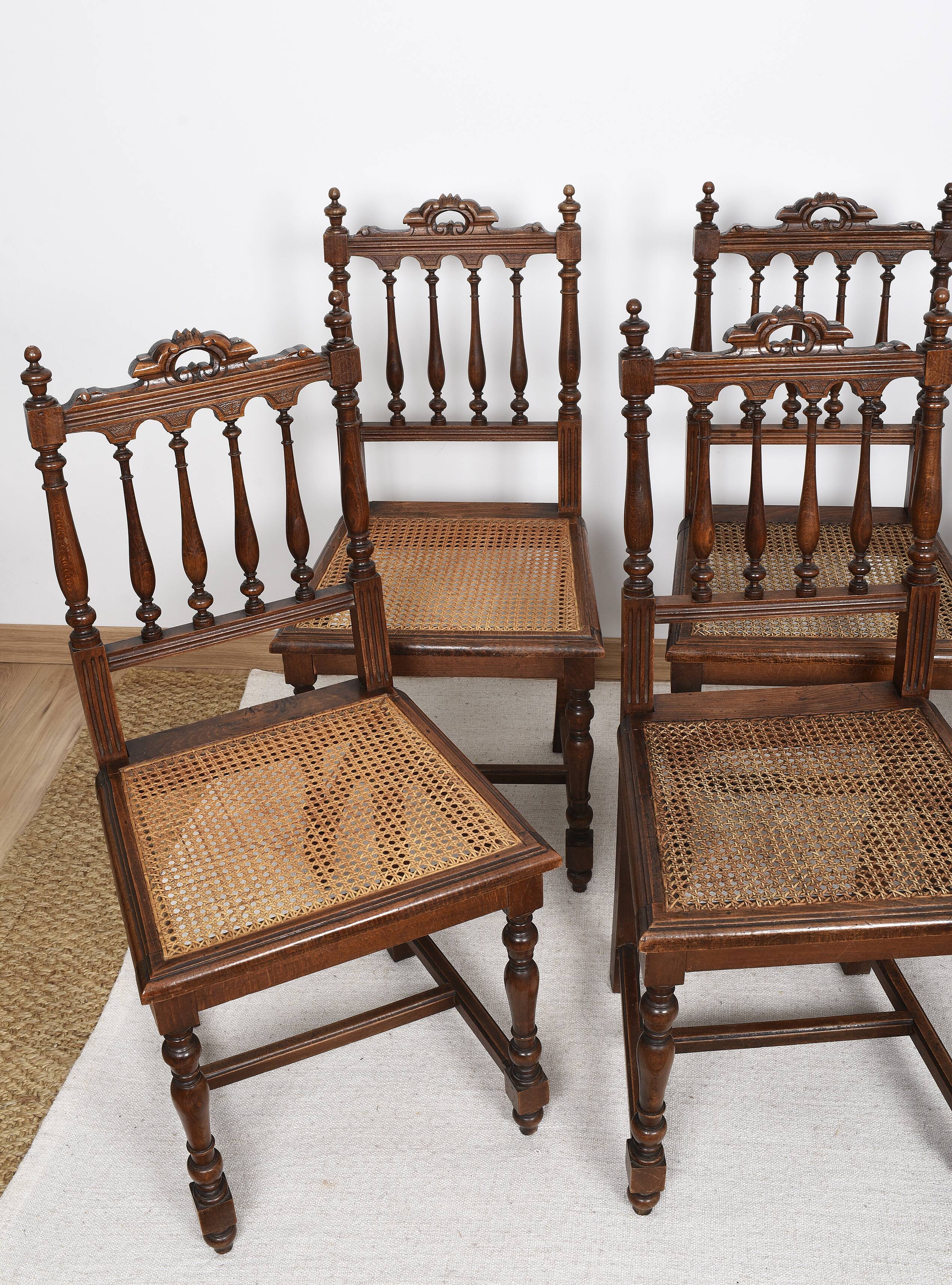 Chaises cannées, style Louis XIII