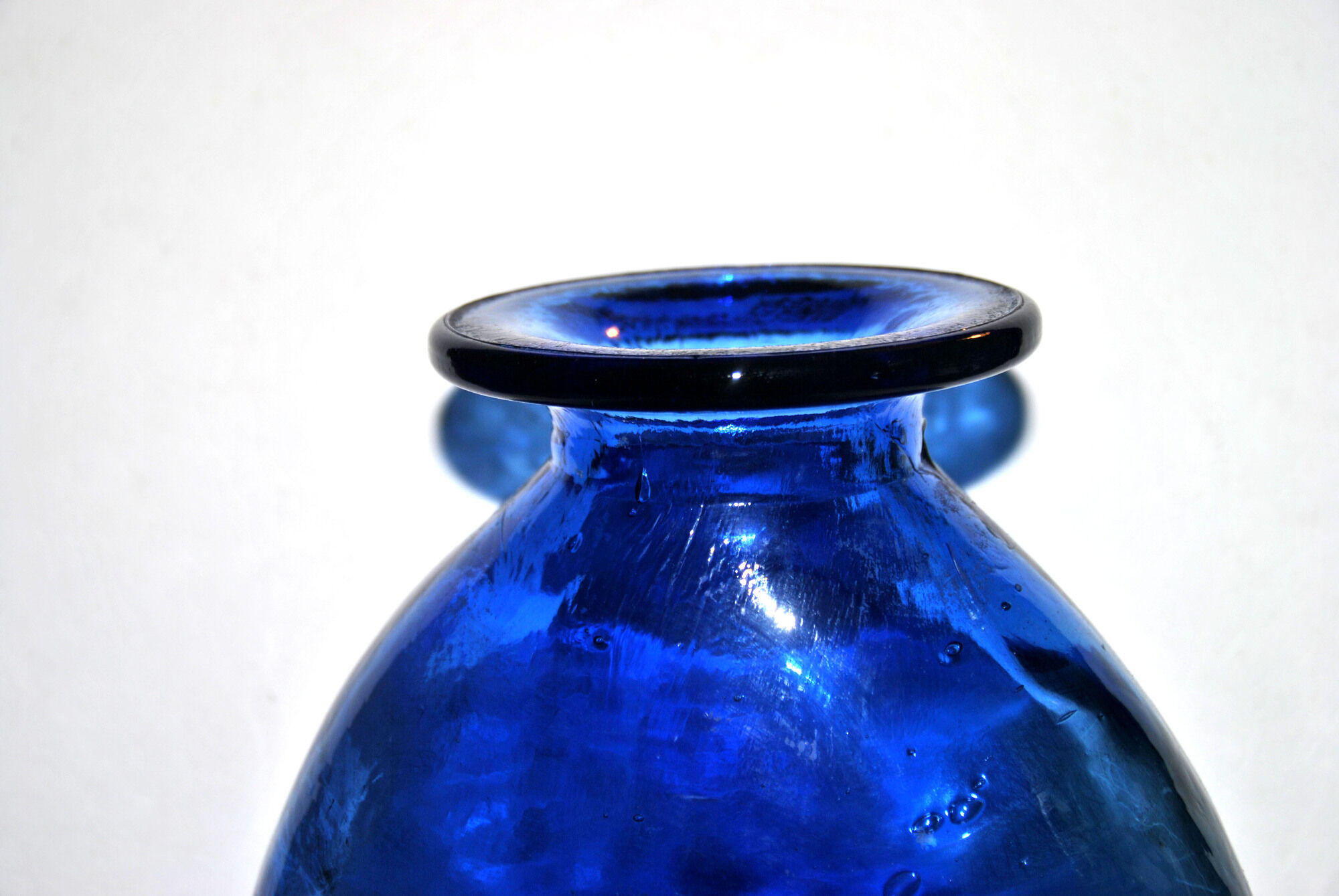 Vintage vase in cobalt blue blown glass 20 x 22 cm