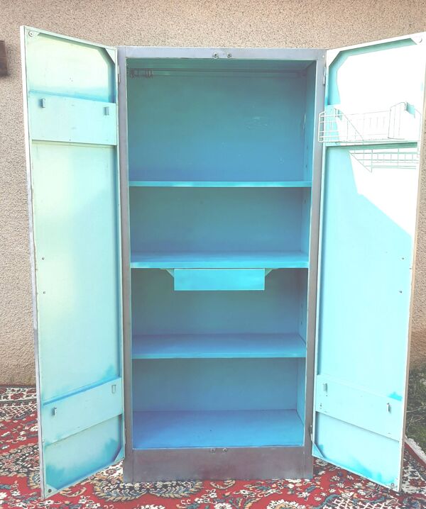 Armoire métallique de cuisine