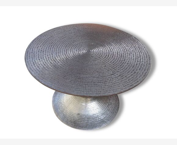 Gueridon scandinave, metal martelé