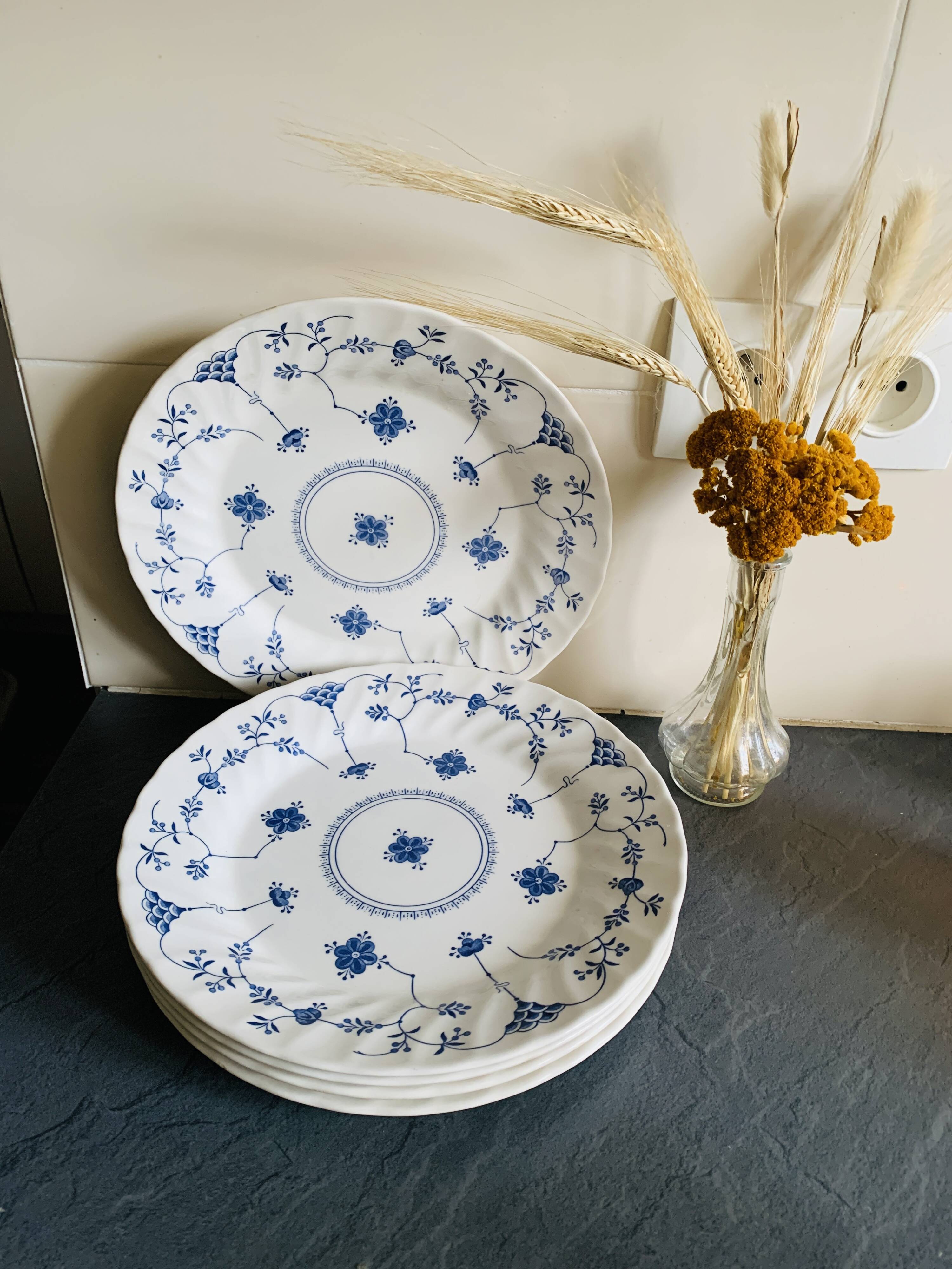5 vintage blue flower plates