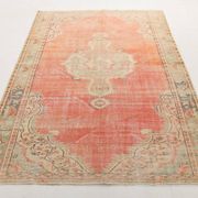 Tapis vintage rouge pâle