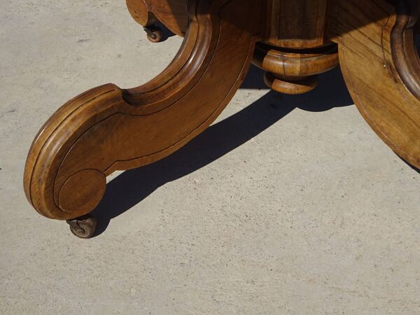 Ancienne table carrée en noyer avec pied central