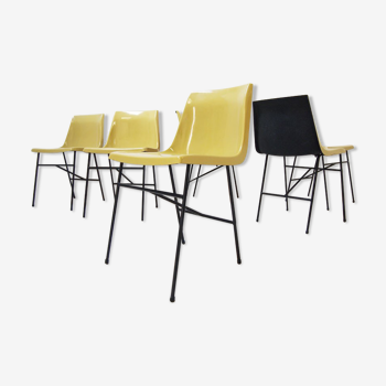Ensemble de six chaises à manger en fibre de verre moulée des années 1960 par Miroslav Navratil