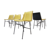 Ensemble de six chaises à manger en fibre de verre moulée des années 1960 par Miroslav Navratil