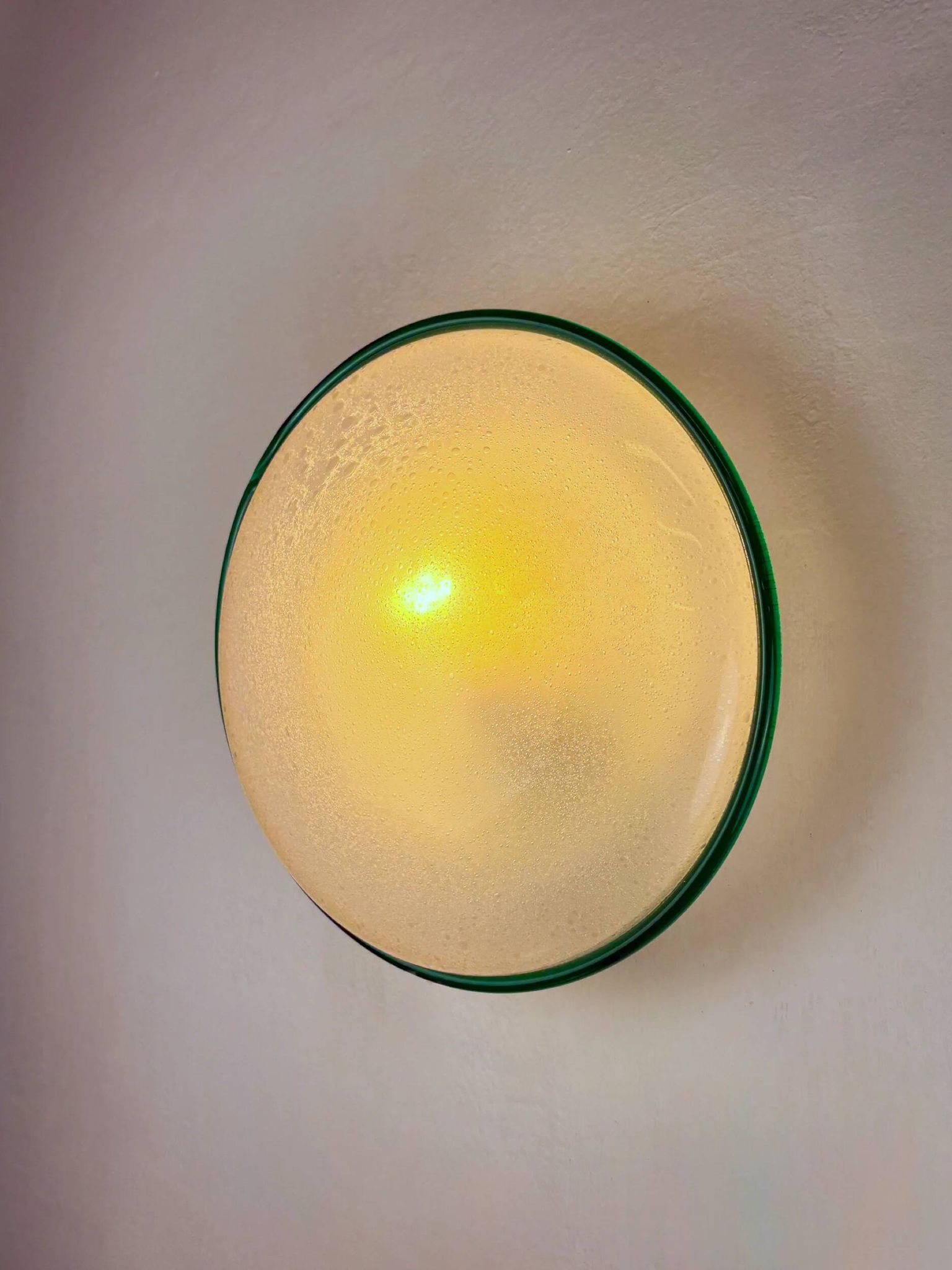 "Ronda" wall light by Leucos – green rim & frosted Murano glass, Italy 1970s