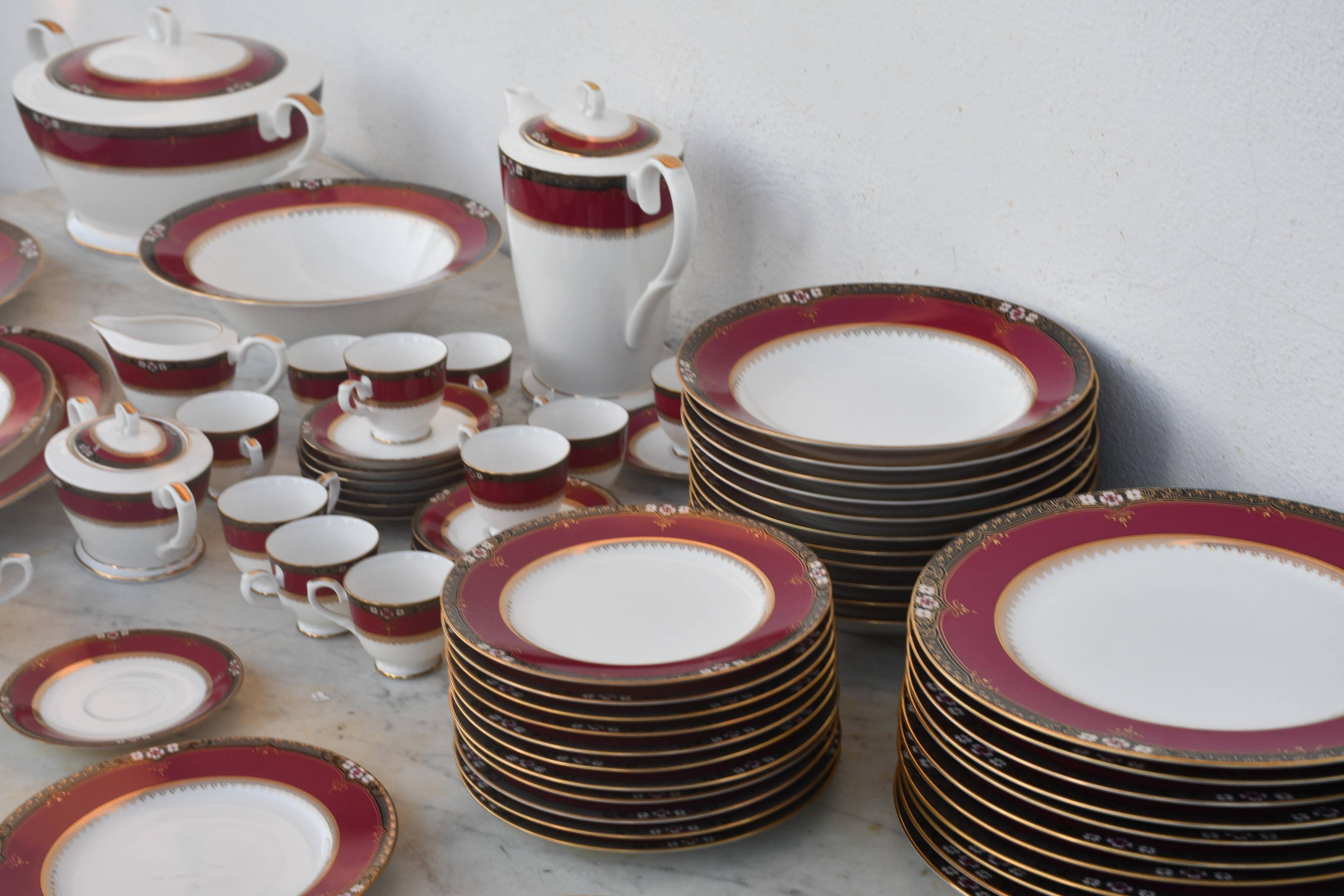 Elegant mid-century Japanese bone china service for 12 in white and noble red
